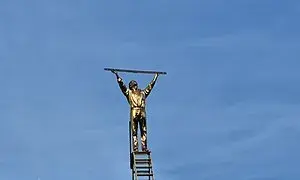 De man die de wolken meet